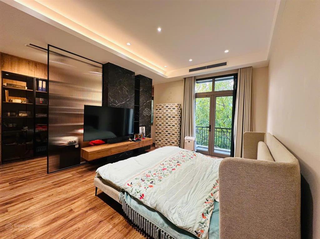 Chính chủ bán căn nguyệt quế bên hồ 96m2 hoàn thiện đẹp  0903 257 ***