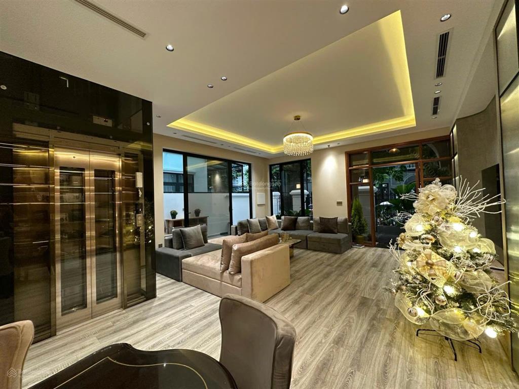 Chính chủ bán biệt thự song lập nhỏ bên hồ 128m2 full nội thất có thang máy  0903 257 ***