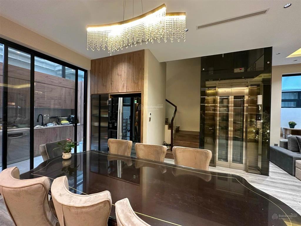Chính chủ bán biệt thự song lập nhỏ bên hồ 128m2 full nội thất có thang máy  0903 257 ***