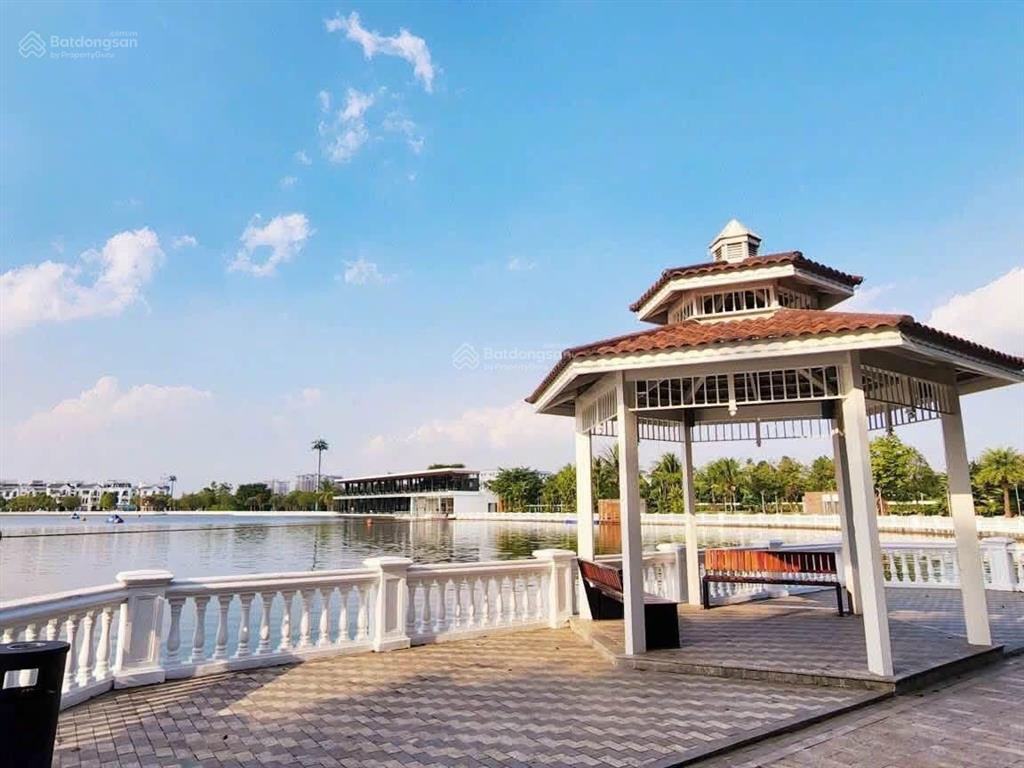 Chính chủ gửi bán song lập nguyệt quế 192m2 bên hồ giá thỏa thuận, cách hồ 100m2  0903 257 ***