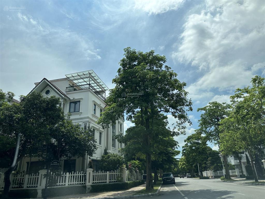 Anh chị chủ nhà gửi bán căn biệt thự view công viên vinhomes riverside  0903 257 ***