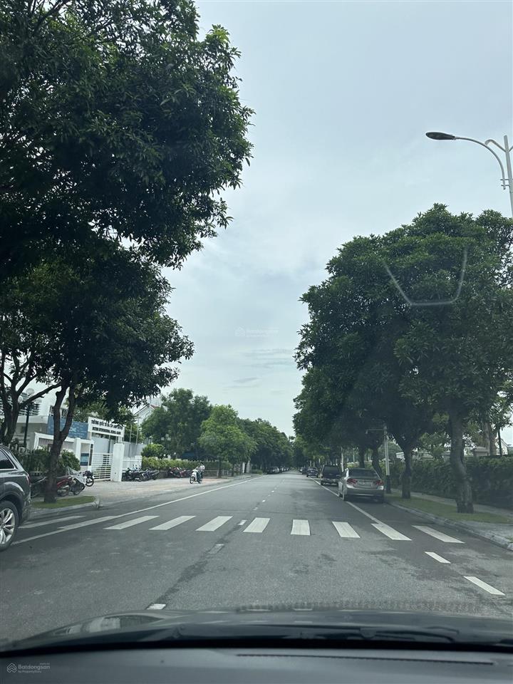Anh chị chủ nhà gửi bán căn biệt thự view công viên vinhomes riverside  0903 257 ***