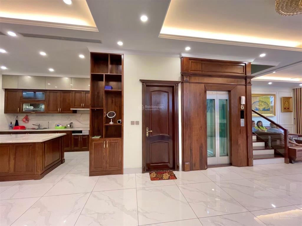 Cho thuê biệt thự song lập 185m2 full đồ, view công viên, có thang máy  0903 257 ***
