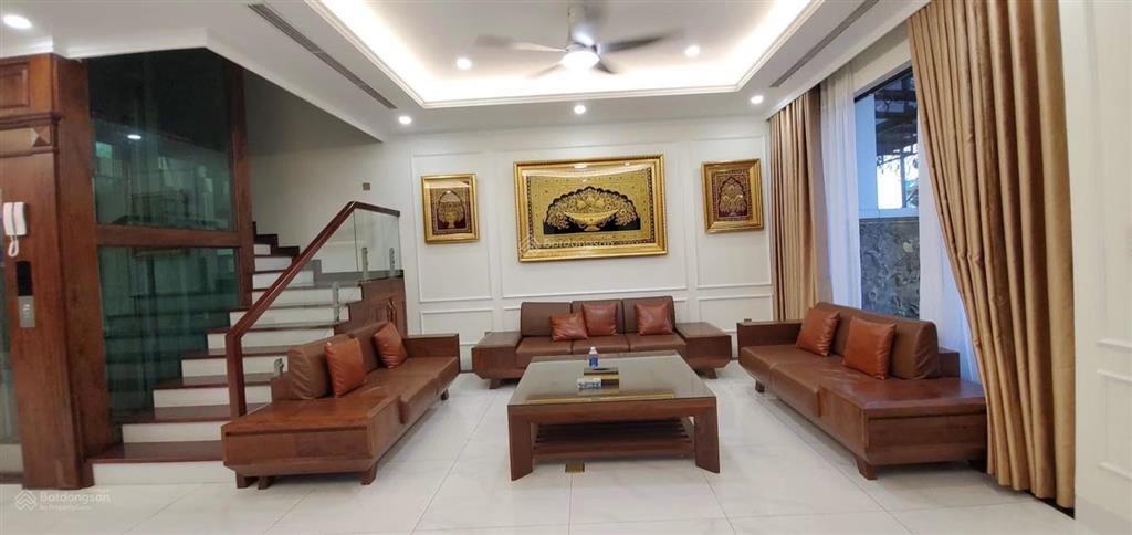 Cho thuê biệt thự song lập 185m2 full đồ, view công viên, có thang máy  0903 257 ***
