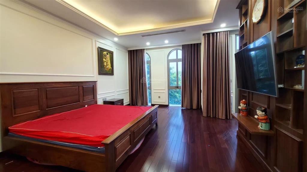 Cho thuê biệt thự song lập 185m2 full đồ, view công viên, có thang máy  0903 257 ***