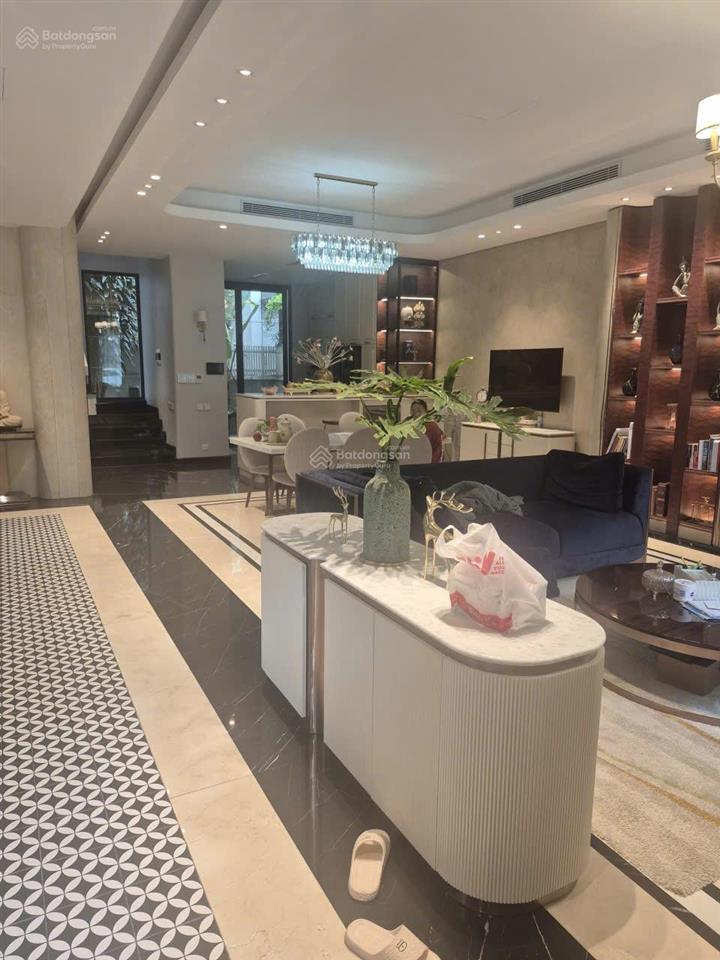 Biệt thự song lập view vinhomes riverside 270m2 đầy đủ nội thất cơ bản giá 40tr/ tháng  090325796