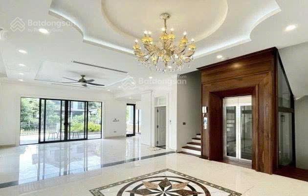 Biệt thự song lập view vinhomes riverside 270m2 đầy đủ nội thất cơ bản giá 40tr/ tháng  090325796