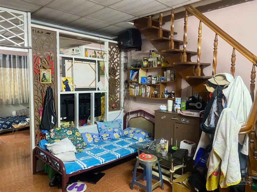 Bán nhà quận 1 đường xe hơi vào được