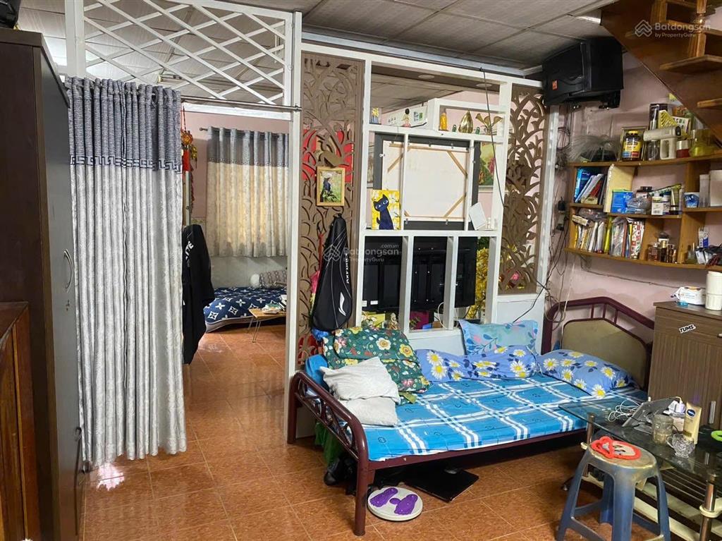 Bán nhà quận 1 đường xe hơi vào được