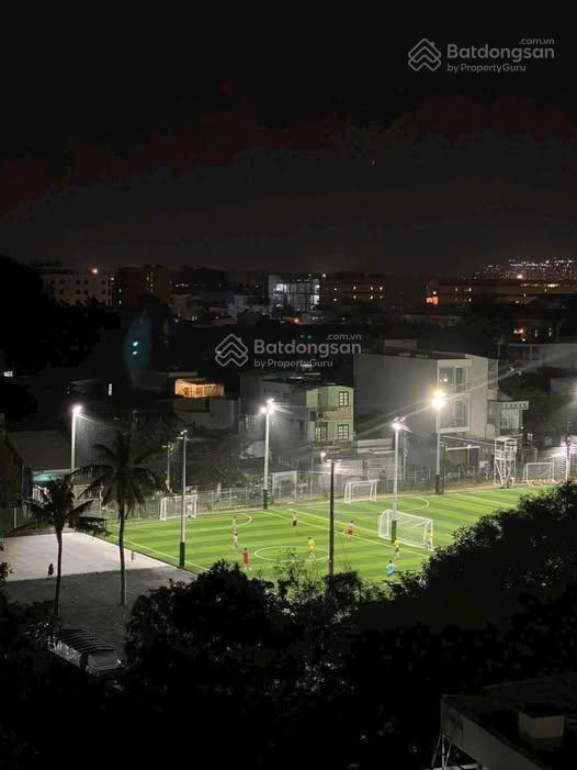 Khách sạn 5 tầng mặt tiền 12m  sát vành đai 2