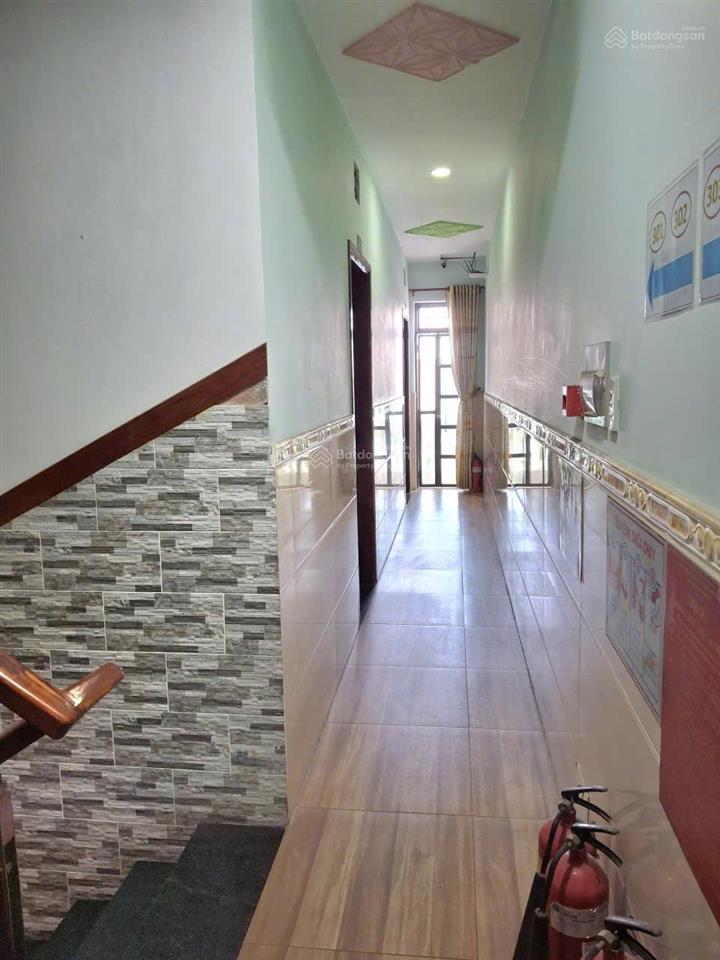 Khách sạn 5 tầng mặt tiền 12m  sát vành đai 2