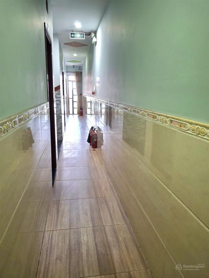 Khách sạn 5 tầng mặt tiền 12m  sát vành đai 2