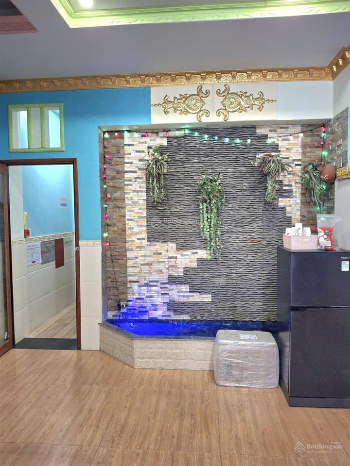 Khách sạn 5 tầng mặt tiền 12m  sát vành đai 2