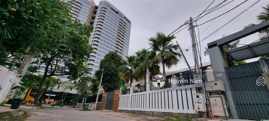 Bán biệt thự ngay sông nguyễn văn hưởng quận 2 dt 750m2 sân vườn hồ vơi cực đẹp