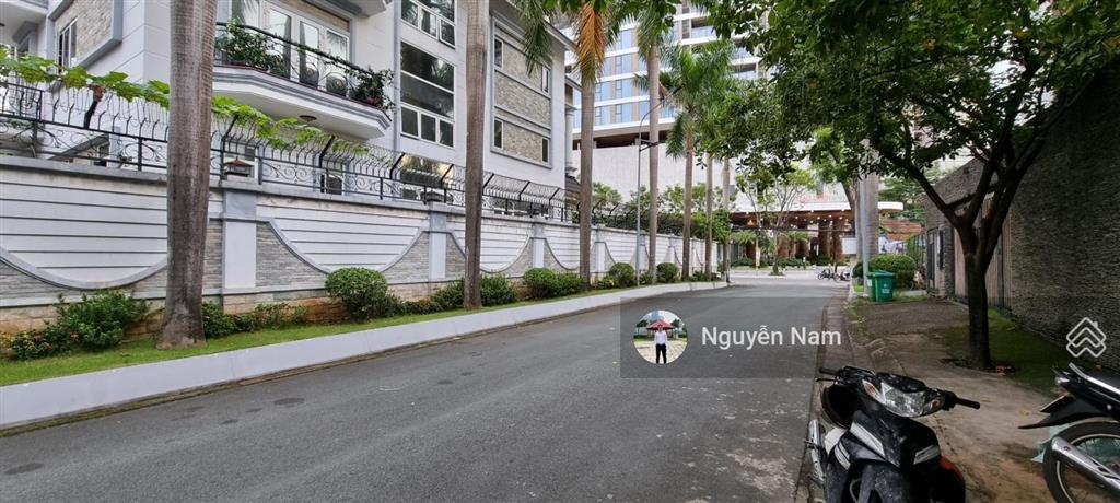 Bán biệt thự ngay sông nguyễn văn hưởng quận 2 dt 750m2 sân vườn hồ vơi cực đẹp