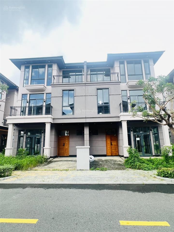 Siêu phẩm biệt thự góc view sông  view hồ bơi gs metro city giá tốt