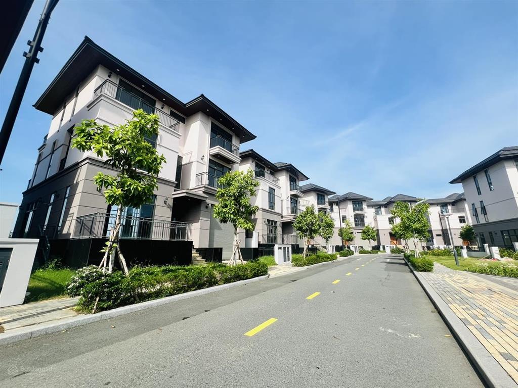 Siêu phẩm biệt thự góc view sông  view hồ bơi gs metro city giá tốt