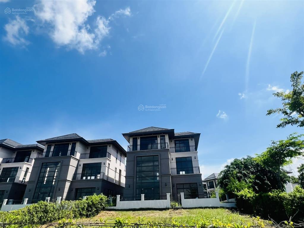 Siêu phẩm biệt thự góc view sông  view hồ bơi gs metro city giá tốt