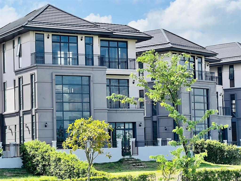 Siêu phẩm biệt thự góc view sông  view hồ bơi gs metro city giá tốt