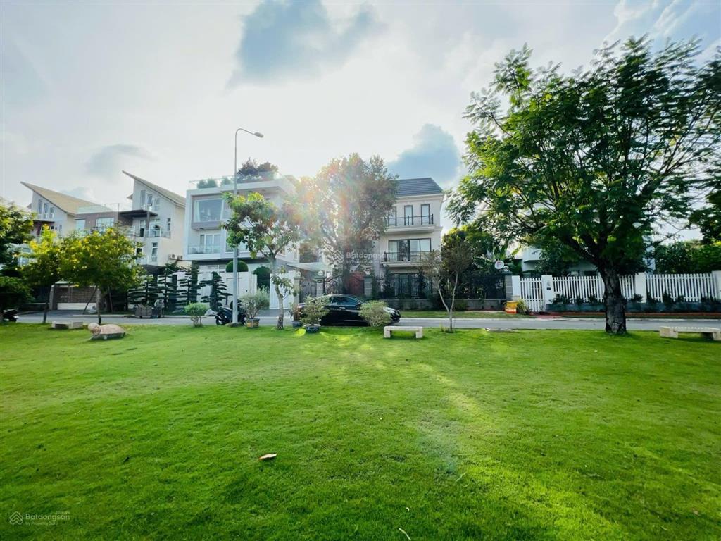 Biệt thự đơn lập giá tốt giảm 3 tỷ bán nhanh nam phú villas compound ven sông