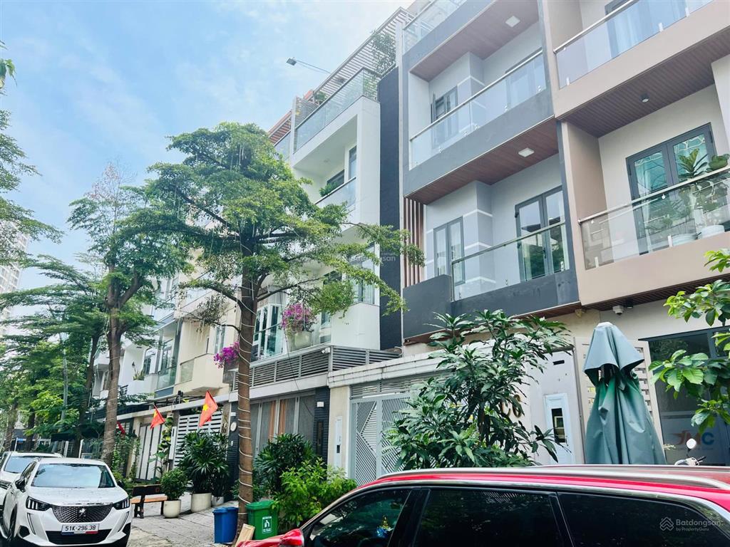 Giảm 3 tỷ bán gấp nhà phố mặt tiền đường 20 m d4 jamona city, hợp đồng thuê 28 triệu