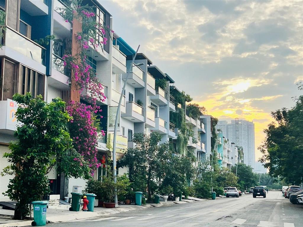 Giảm 3 tỷ bán gấp nhà phố mặt tiền đường 20 m d4 jamona city, hợp đồng thuê 28 triệu
