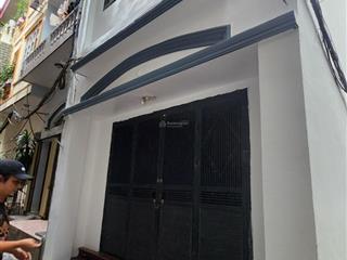 Cho thuê nhà 4 tầng bà triệu hà đông gần chợ. 4 phòng ngủ, khách bếp, nhà để xe 2 mặt tiền, thoáng!