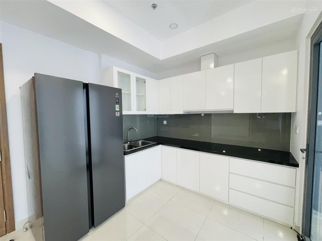 Chính chủ  bán 2pn đông nam, tầng thấp, view trọn hồ bơi
