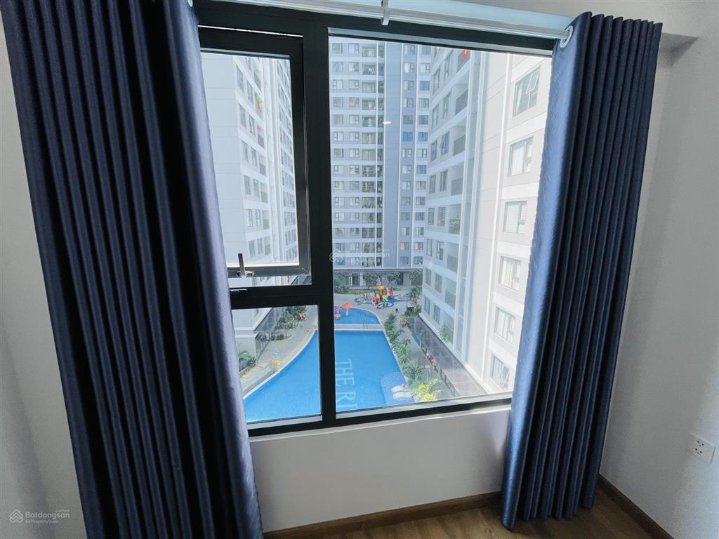 Chính chủ  bán 2pn đông nam, tầng thấp, view trọn hồ bơi