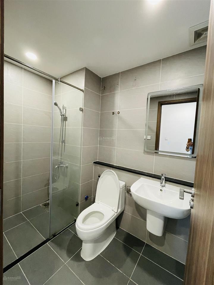 Chính chủ  bán 2pn đông nam, tầng thấp, view trọn hồ bơi