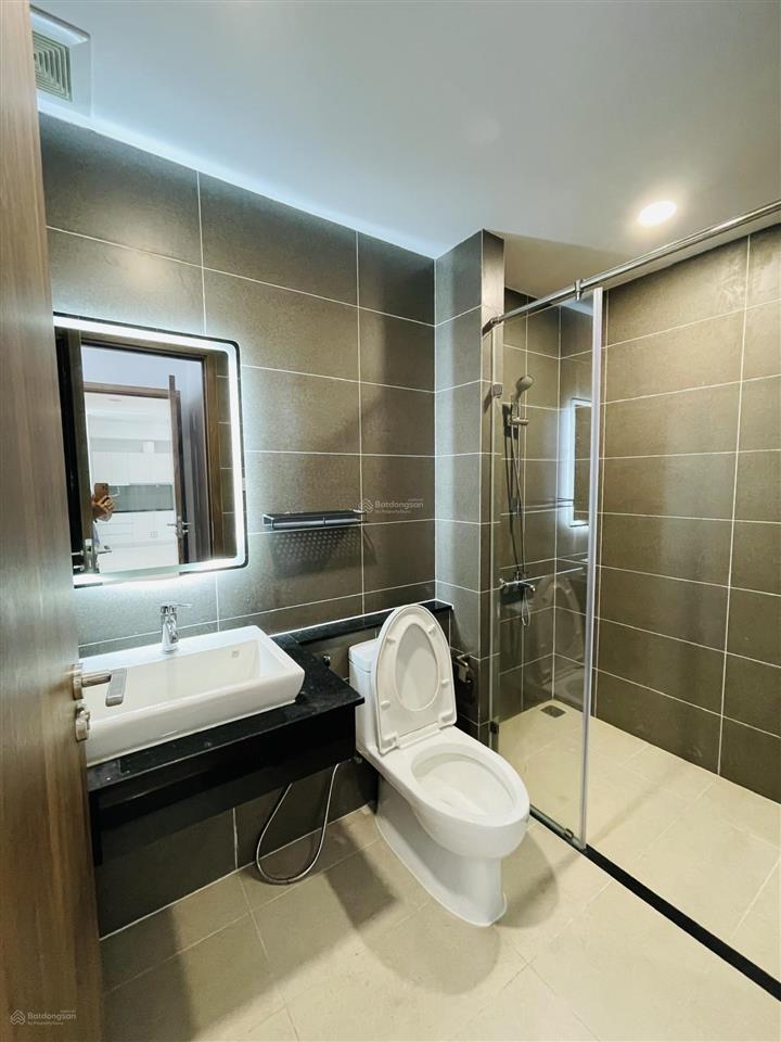 Chính chủ  bán 2pn đông nam, tầng thấp, view trọn hồ bơi