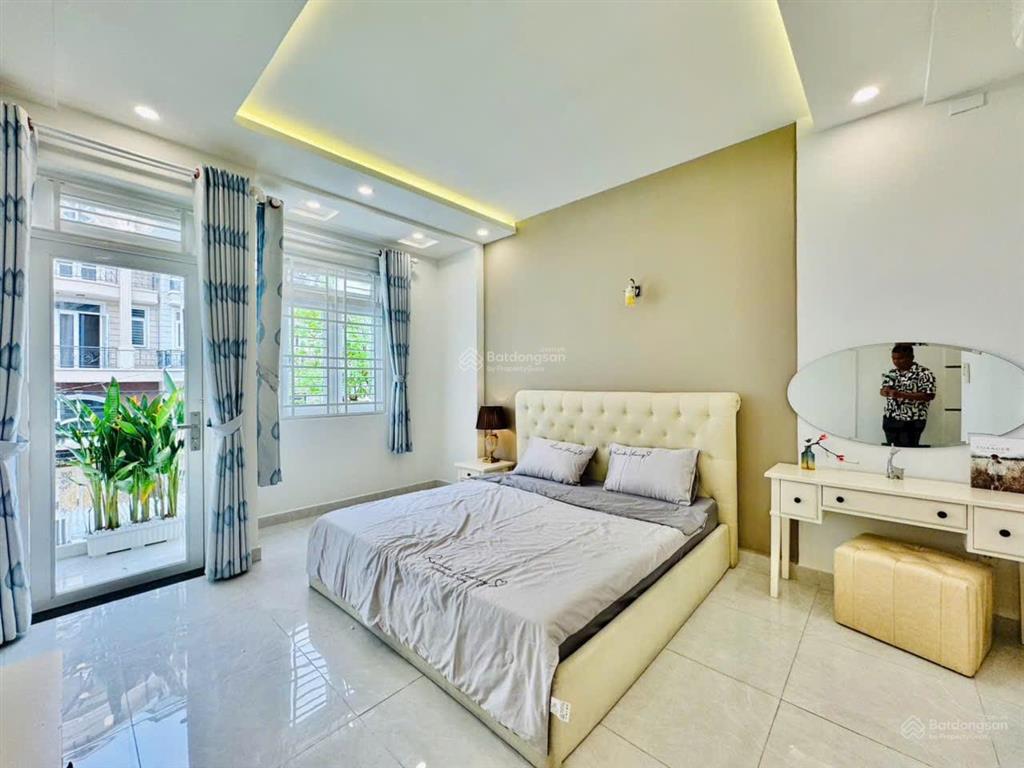 Cho con du học bán gấp nhà 68m2 mặt tiền lê lai, p. 4, q. gò vấp