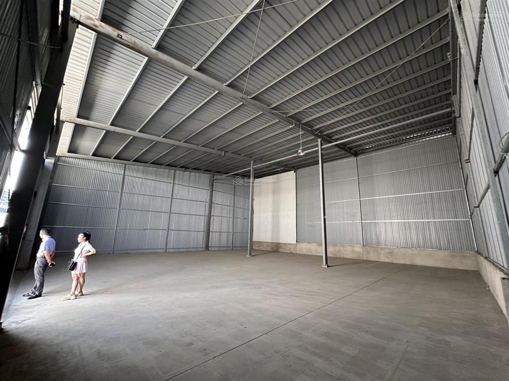 Cho thuê kho 325m2 khu vực cụm cn lại yên, trục km9 đại lộ thăng long