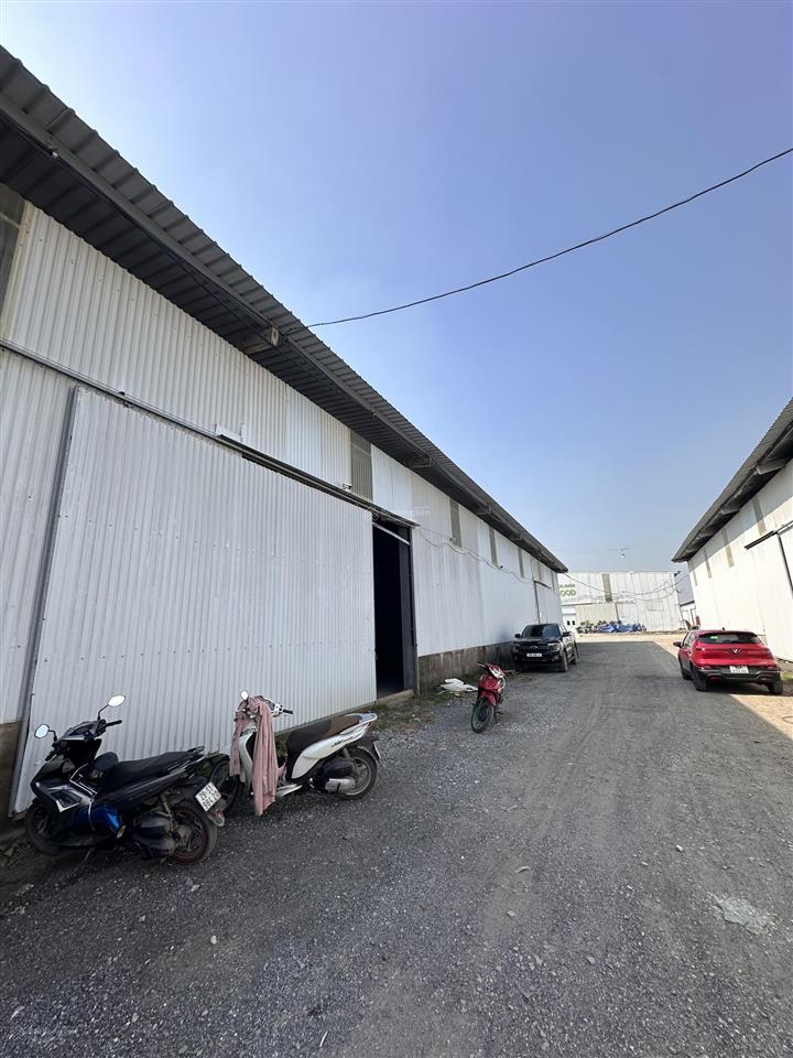 Cho thuê kho 325m2 khu vực cụm cn lại yên, trục km9 đại lộ thăng long