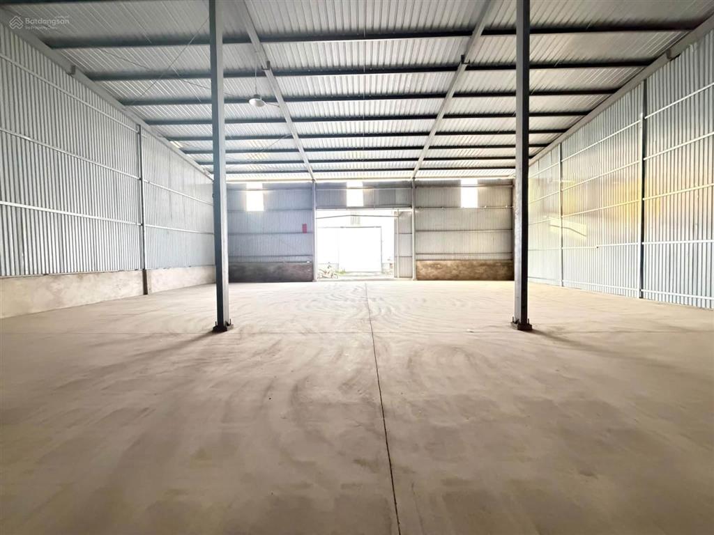 Cho thuê 250m2 kho xưởng tại khu đất dịch vụ lại yên, gần trục đường 3.5, xưởng mới dựng