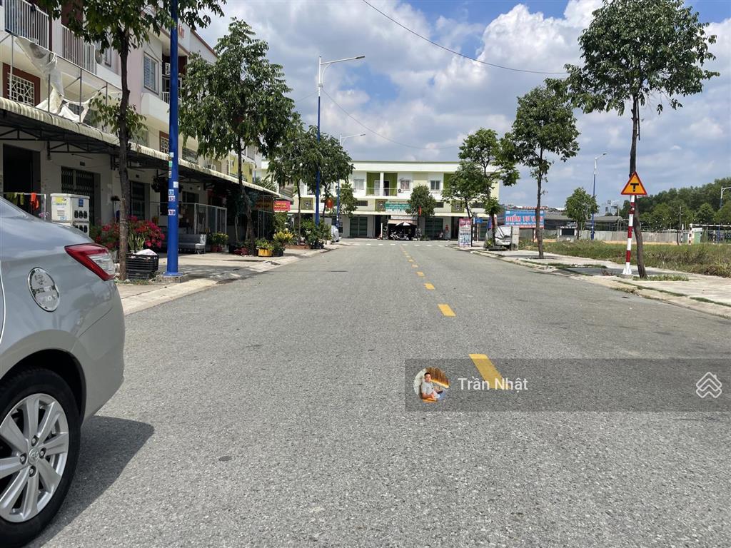 Chính chủ bán gấp căn nhà và 4 phòng trọ đang cho thuê 10tr/tháng tại trung tâm tp mới bình dương