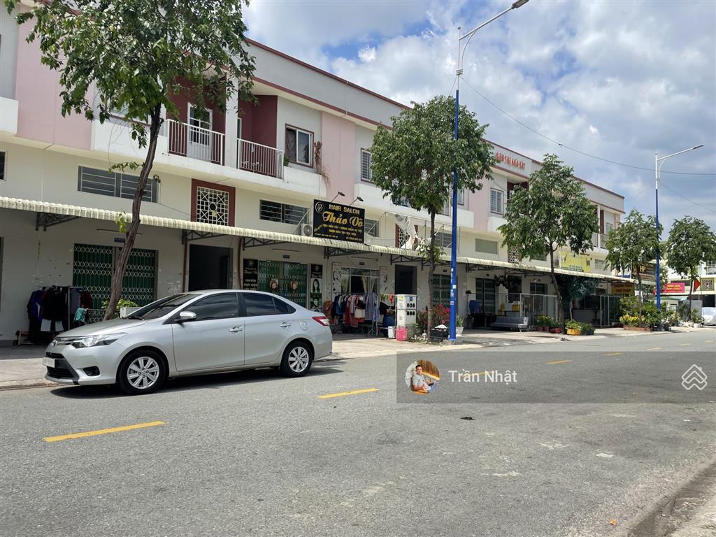 Chính chủ bán gấp căn nhà và 4 phòng trọ đang cho thuê 10tr/tháng tại trung tâm tp mới bình dương