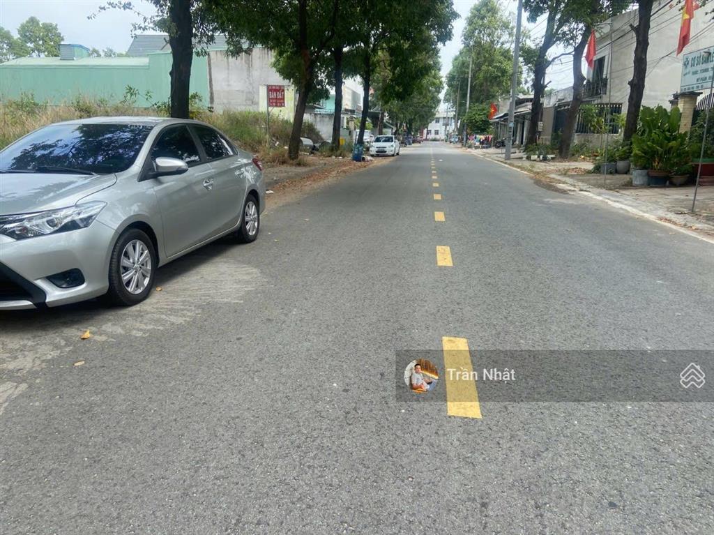 Chính chủ cần bán gấp lô đất mặt tiền đường d9 khu tđc hoà lợi  trung tâm tp mới giá tốt