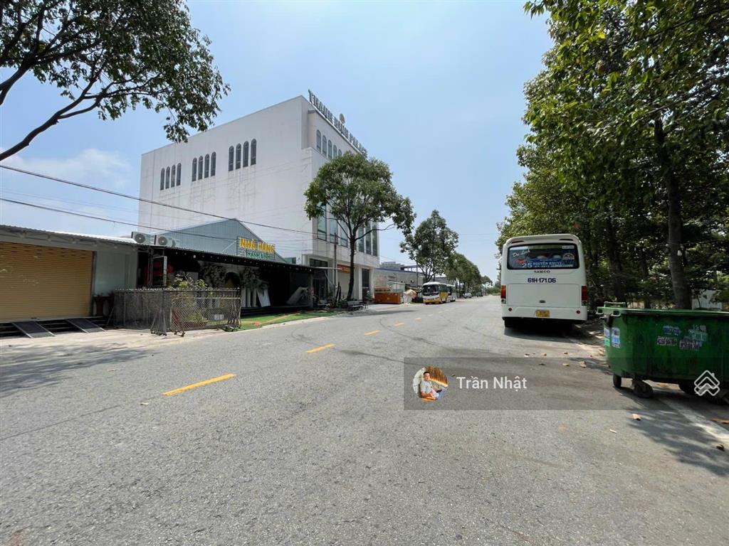 Chính chủ cần bán gấp lô đất mặt tiền siêu đẹp tại trung tâm tp mới , đối diện vòng xoay metro