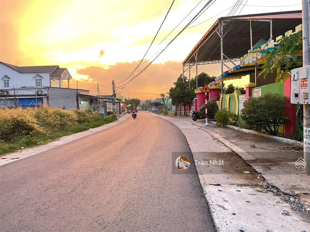 Chính chủ cần bán gấp lô đất mặt tiền đường phú chánh 33 ngay chợ phú chánh a giá tốt