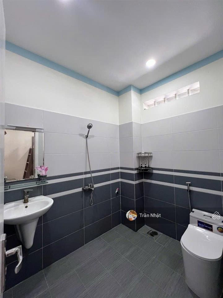 Chính chủ cần bán gấp khách sạn đang cho thu nhập 30tr/tháng tại trung tâm tp mới bình dương