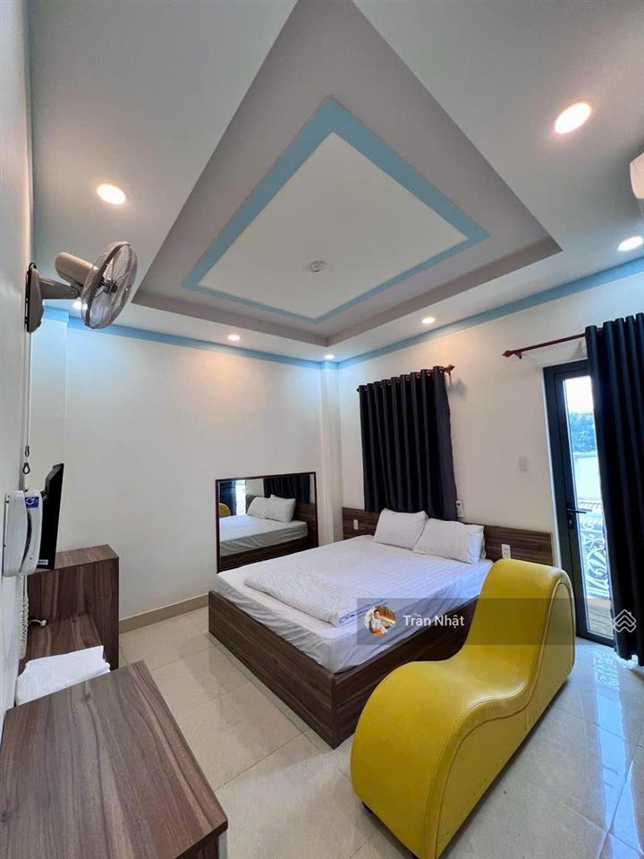 Chính chủ cần bán gấp khách sạn đang cho thu nhập 30tr/tháng tại trung tâm tp mới bình dương
