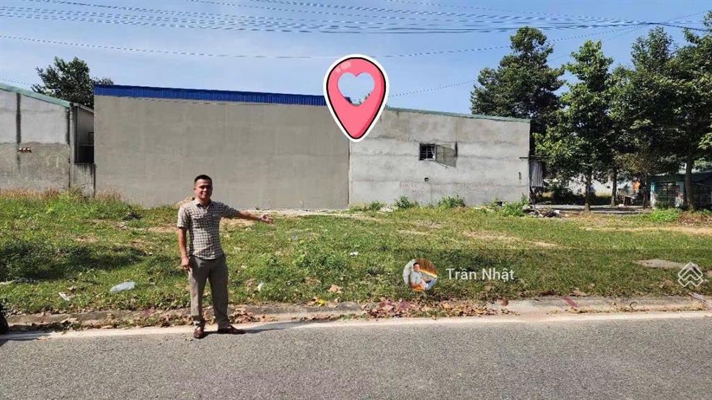 Cần bán gấp lô đất đối diện công viên rất đẹp, giá ngộp tại trung tâm tp mới bình dương