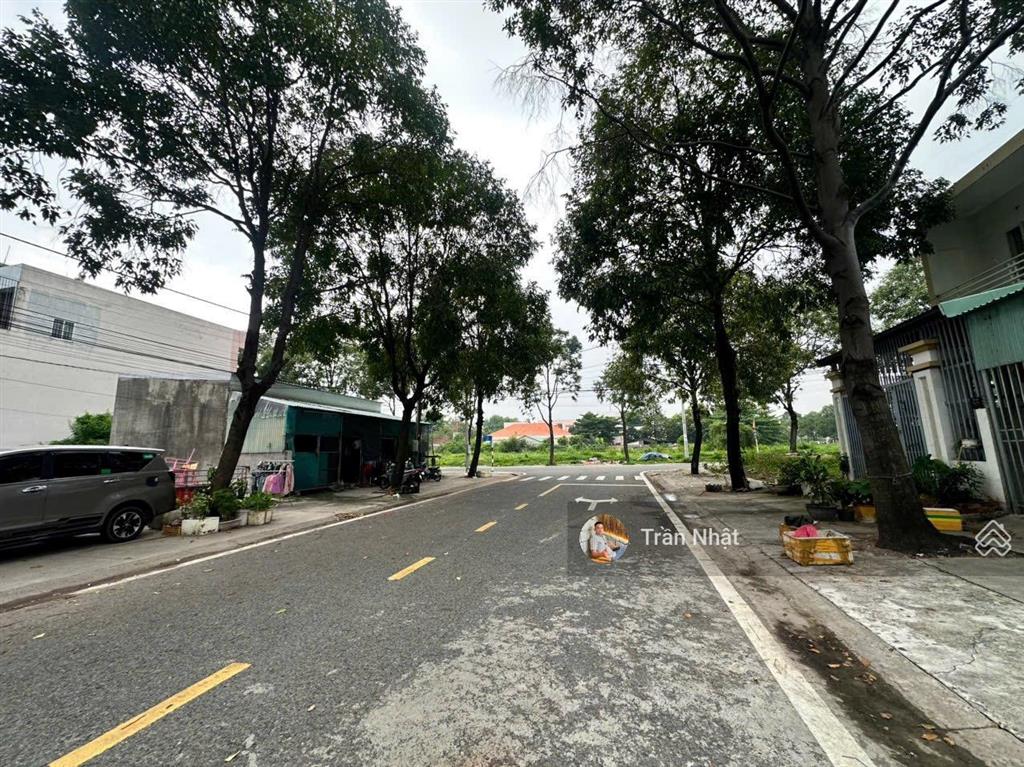 Chính chủ cần bán gấp lô đất ngay khu đô thị mới đường db10 trung tâm tp mới giá tốt