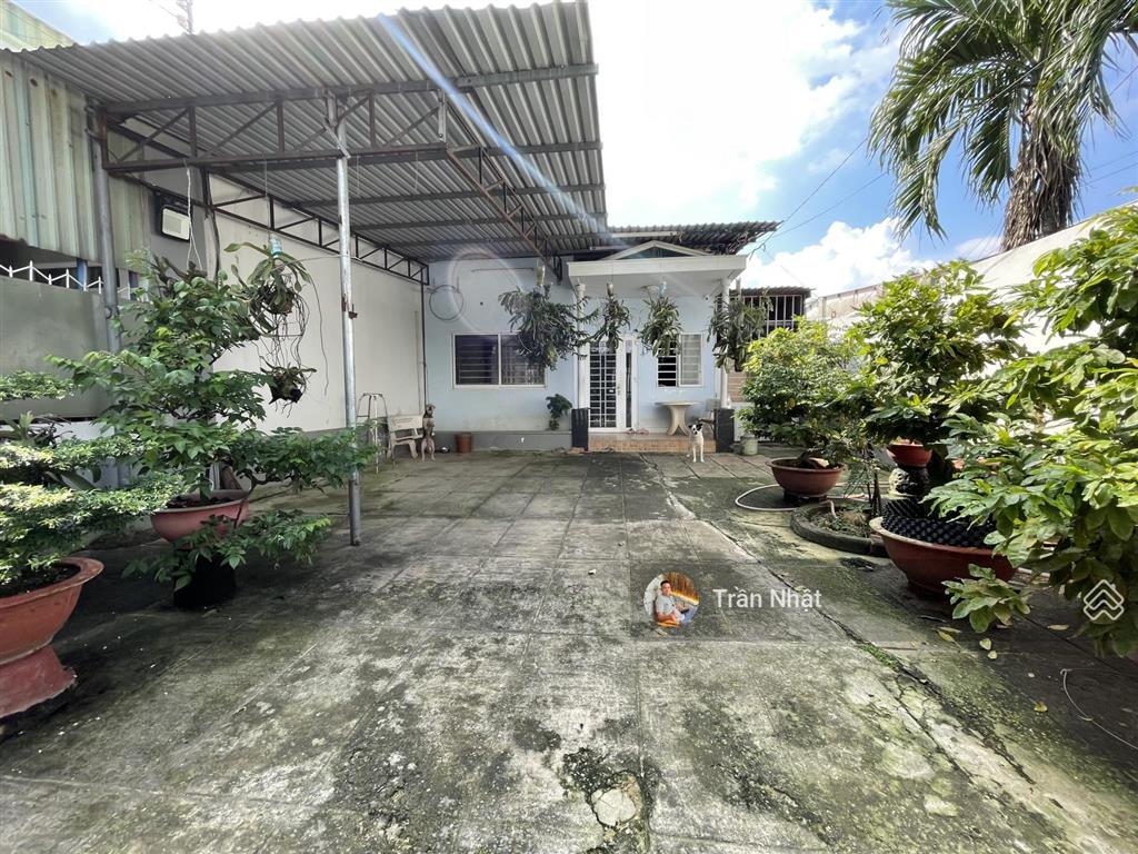 Chính chủ cần bán gấp căn nhà cấp 4 sân đậu 2 oto ngay sân banh gò đậu trung tâm phường thủ dầu một