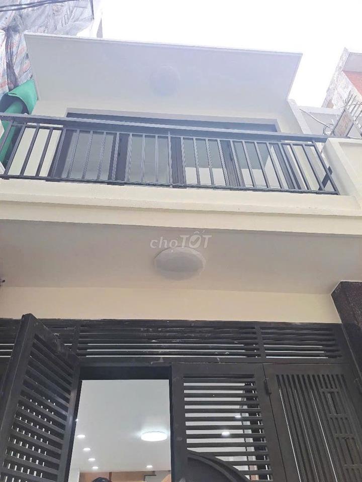 Cho thuê nhà nguyên căn Q10, mới xây, đẹp sạch sẻ: giá 17tr/1 tháng. 