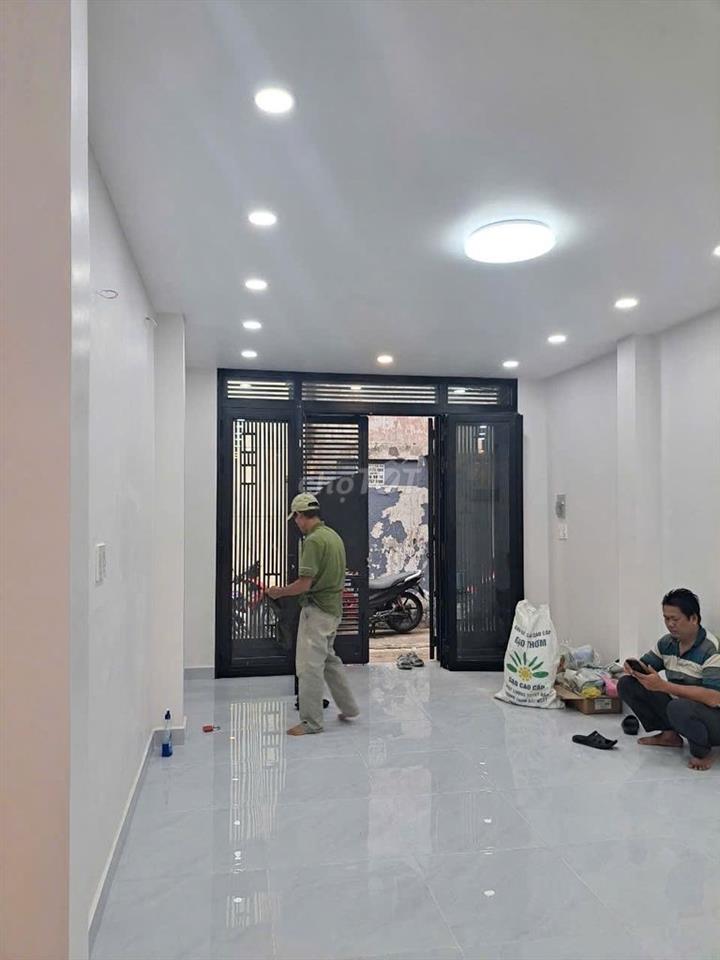 Cho thuê nhà nguyên căn Q10, mới xây, đẹp sạch sẻ: giá 17tr/1 tháng. 