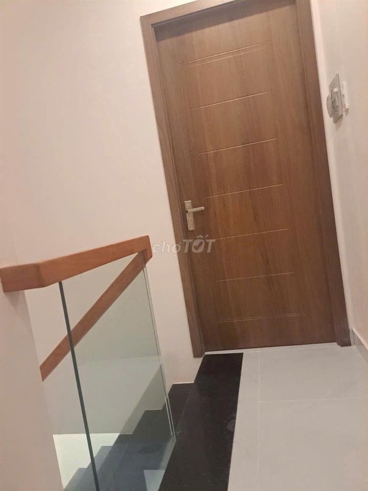 Cho thuê nhà nguyên căn Q10, mới xây, đẹp sạch sẻ: giá 17tr/1 tháng. 