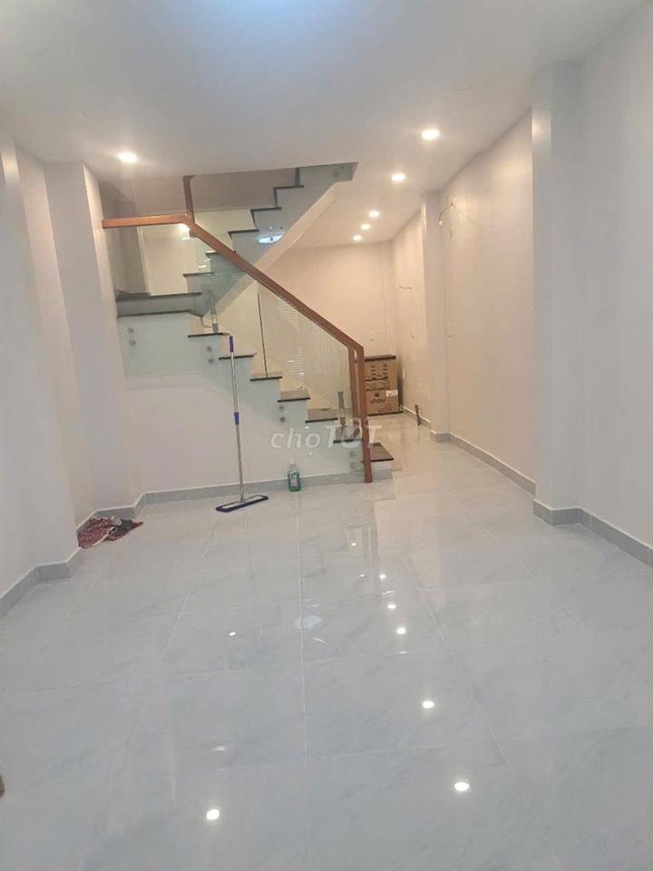 Cho thuê nhà nguyên căn Q10, mới xây, đẹp sạch sẻ: giá 17tr/1 tháng. 