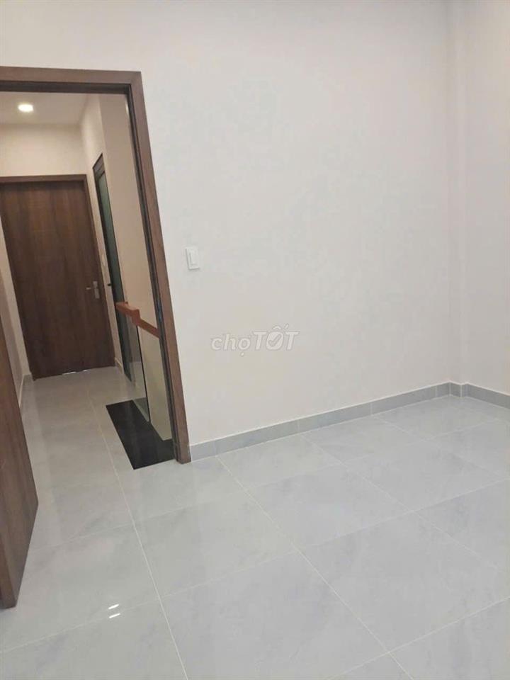 Cho thuê nhà nguyên căn Q10, mới xây, đẹp sạch sẻ: giá 17tr/1 tháng. 